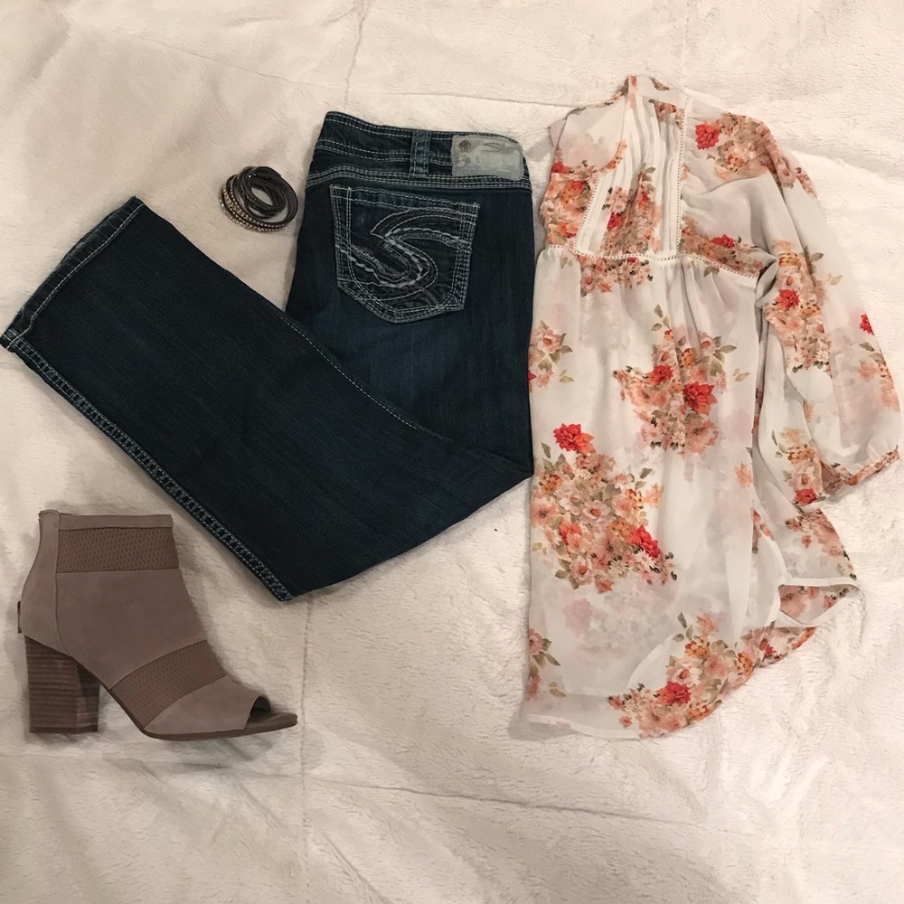 SILVER JEANS TWISTED CAPRI! 👖🌸